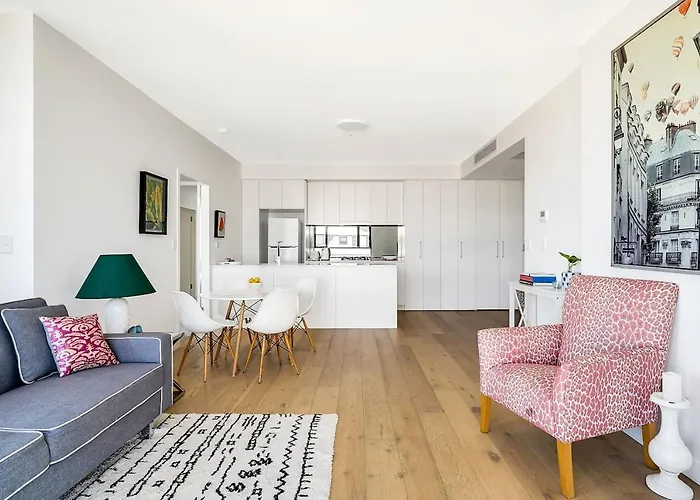 Bright Rockdale Escape Near Bayside Beaches